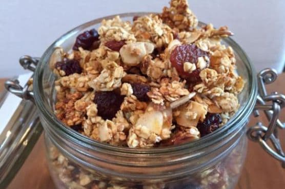 Easy Granola with Goji berries, nuts and seeds