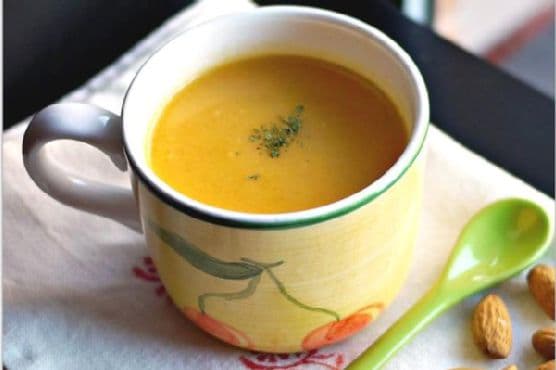 Appetizing Apple and Almond Soup