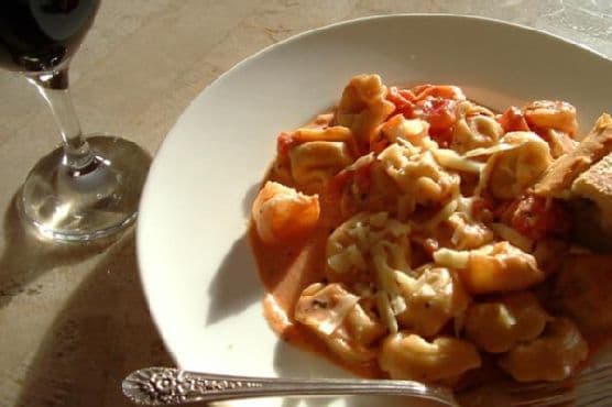 Cheese Tortellini With Shrimp In Tomato Cream Sauce