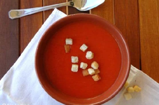Smoky roasted tomato and red pepper soup