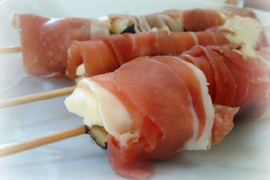 Grilled Figs With Brie and Prosciutto